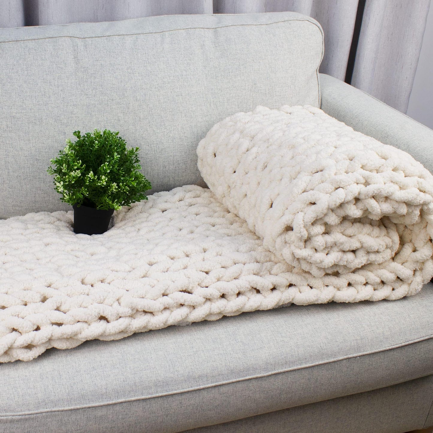 Chunky Chenille Cable Woven Throw Blanket - Island Thyme Soap Company