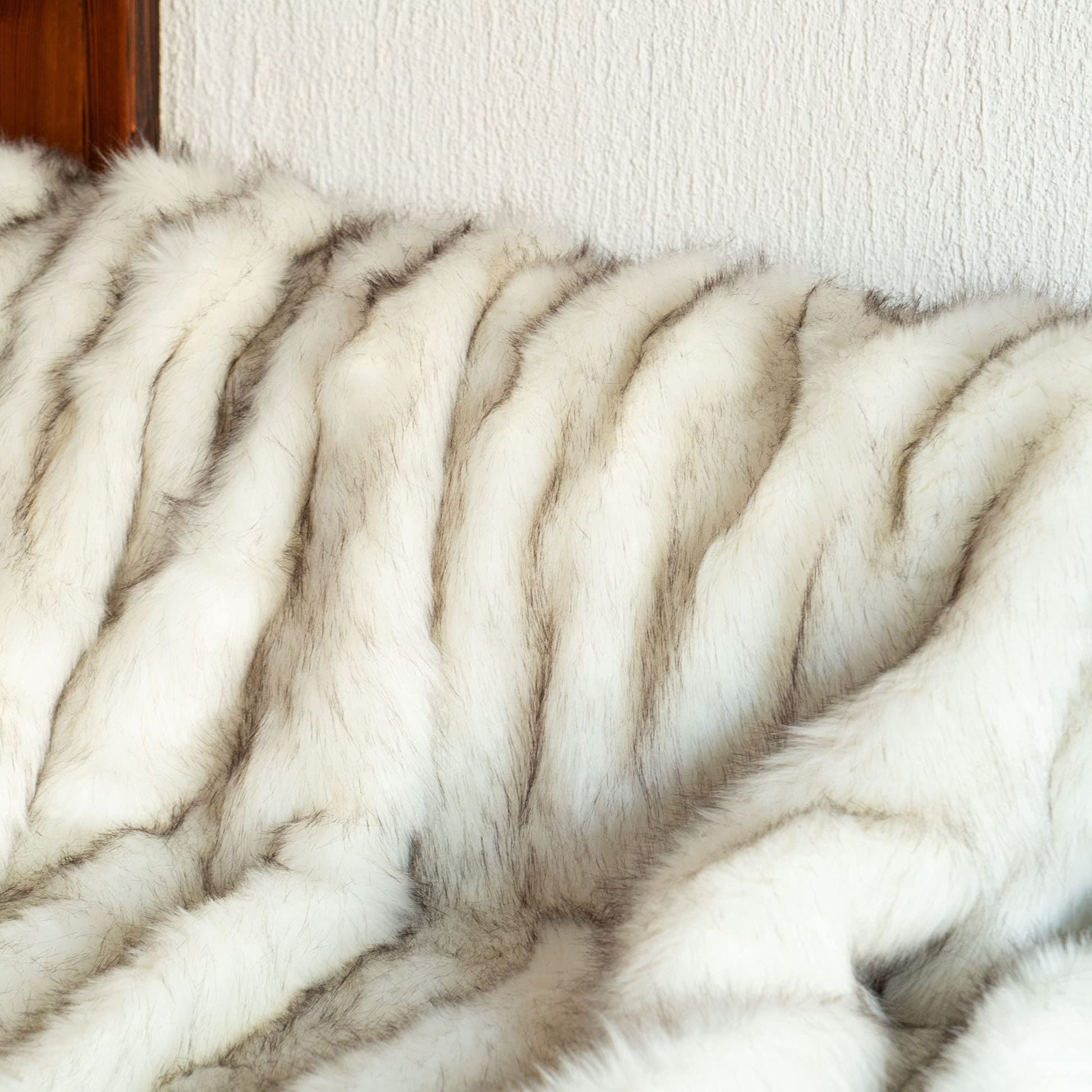 Luxury White Faux Fur Throw Blanket - Island Thyme Soap Company