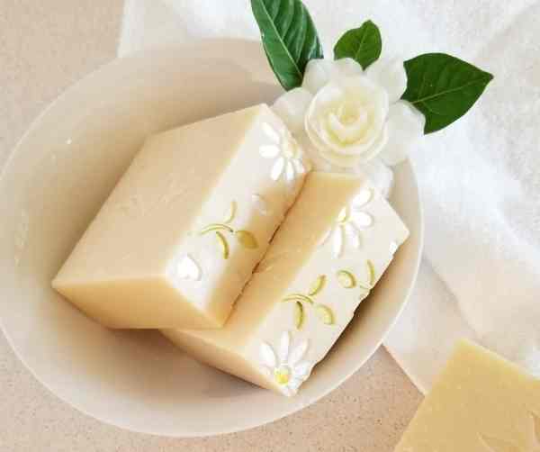 White Gardenia Coconut Milk Soap - Island Thyme Soap Company